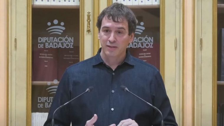 Sale a la luz la relación del hermano de Pedro Sánchez con el presidente de la Diputación de Badajoz