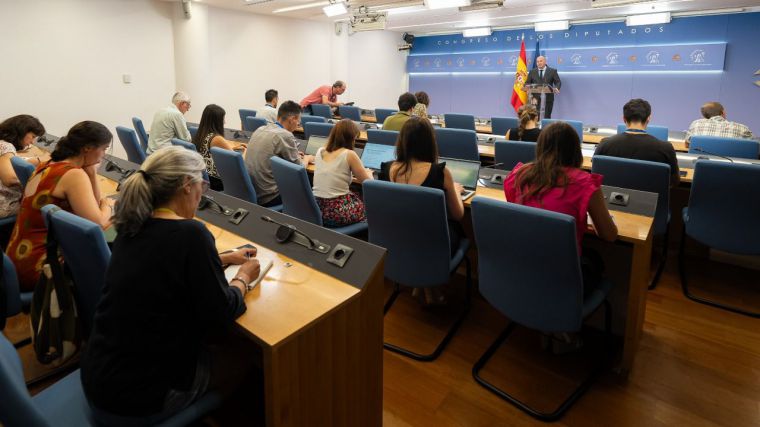 El PP se echa a los brazos del Sánchez que quiere frenar supuestamente la inmigración ilegal