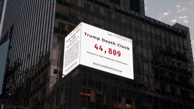El 'reloj' que pone de los nervios a Donald Trump y que contabiliza las muertes de su 'inacción'