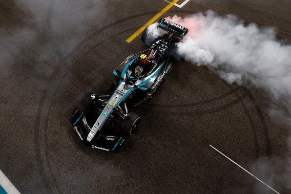 Hamilton y Russell cierran la temporada 2024 en el Gran Premio de Abu Dhabi