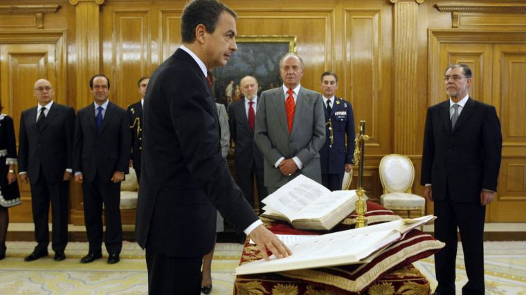 Zapatero apuesta por reaccionar 'con frialdad' e 'inteligencia' ante las informaciones sobre el rey Juan Carlos