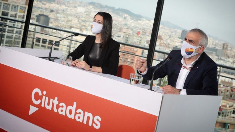 Arrimadas se erige como adalid de la corrupción: 'el PP también tiene casos como el PSOE con los ERES'