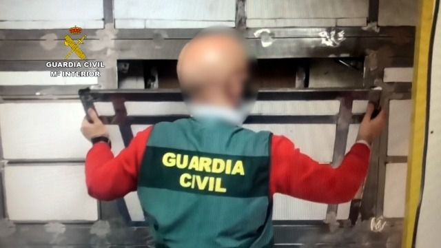 Desmantelado en Ávila el mayor taller clandestino de España dedicado a fabricar dobles fondos