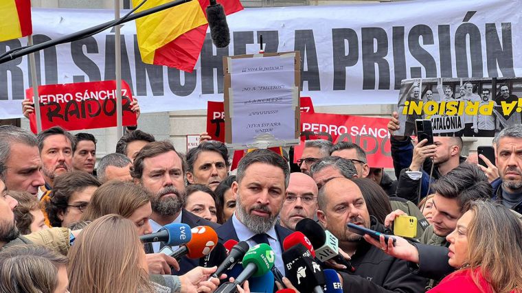 Abascal presenta la querella contra Sánchez: 'Compartimos una honda preocupación con millones de españoles'