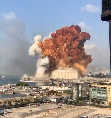 Pánico en Beirut tras una enorme explosión: 'La gente estaba gritando y corriendo, sangrando'