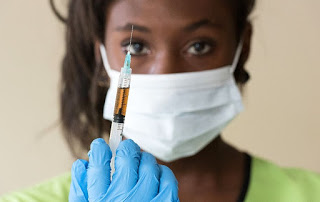 Una enfermera inglesa destapa la olla: ' No son vacunas, esto es un genocidio'