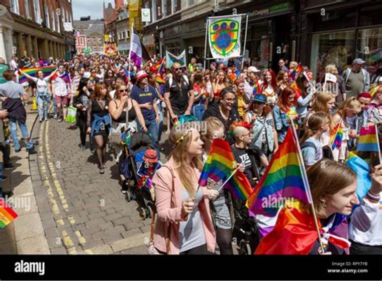 Activistas del Orgullo LGBTQ en Inglaterra, arrestados por delitos sexuales contra menores