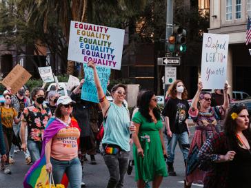 Los activistas transgénero pierden terreno mientras el público protege las distinciones sexuales