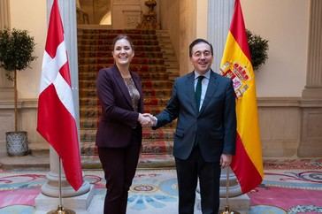 Albares se reúne con ministra danesa para abordar la próxima Presidencia de la UE