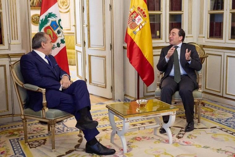 España y Perú firman acuerdos para fortalecer la cooperación y promover el español