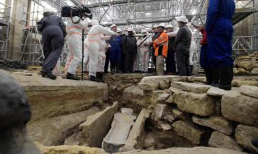 Descubren tumbas antiguas y sarcófagos debajo de Notre Dame de París