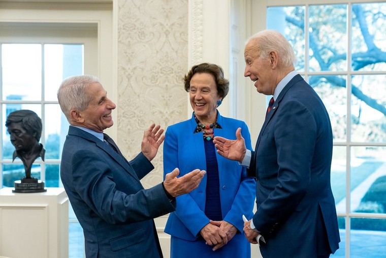 Biden evalúa indulto para Fauci ante posibles acusaciones de la administración Trump