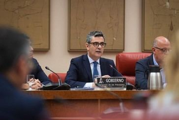 Bolaños destaca el progreso de la democracia en España y el plan del Gobierno para fortalecerla