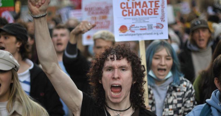 Los activistas climáticos protestan por el reverdecimiento de los desiertos