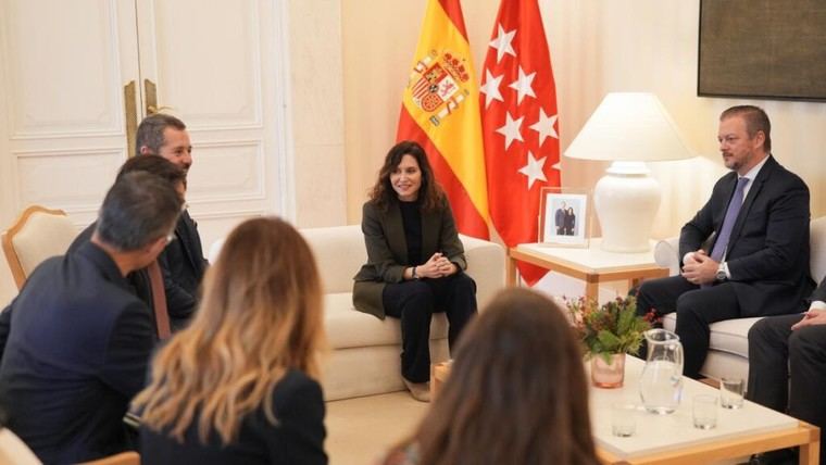 Díaz Ayuso se reúne con el presidente del Comité Paralímpico Internacional en Madrid