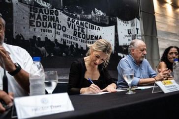 Yolanda Díaz destaca en Argentina la importancia de sindicatos fuertes para una democracia sólida