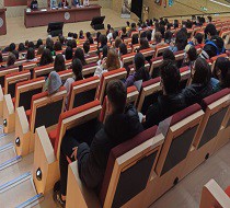 El IAJ presenta el Carné Joven a estudiantes en las Olimpiadas de Geología