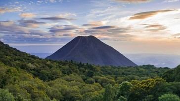 El Salvador destaca en turismo internacional, Bukele lo celebra