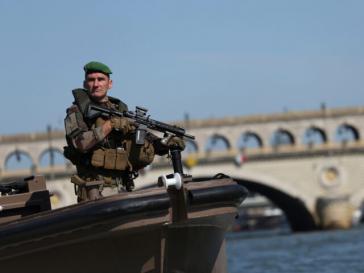 Francia crea el mayor campamento militar en París desde la Segunda Guerra Mundial