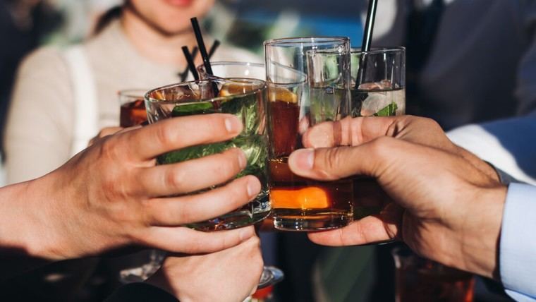 El alcohol y su relación con la depresión: ¿realmente ayuda?