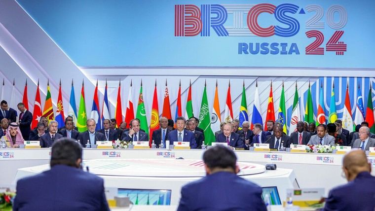 Trump declara que el BRICS 'está muerto' y lanza advertencias sobre el dólar