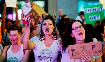 Feministas optan por la esterilización en protesta por la reelección de Trump