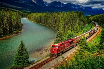 Trudeau provoca que los ferrocarriles detengan por completo, dejando la comida pudriendo