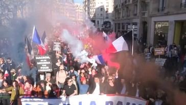 Miles protestan en París contra las políticas de defensa de Macron y su apoyo a Ucrania