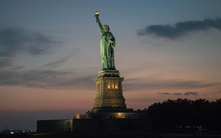 Francia exige a Trump la devolución de la Estatua de la Libertad