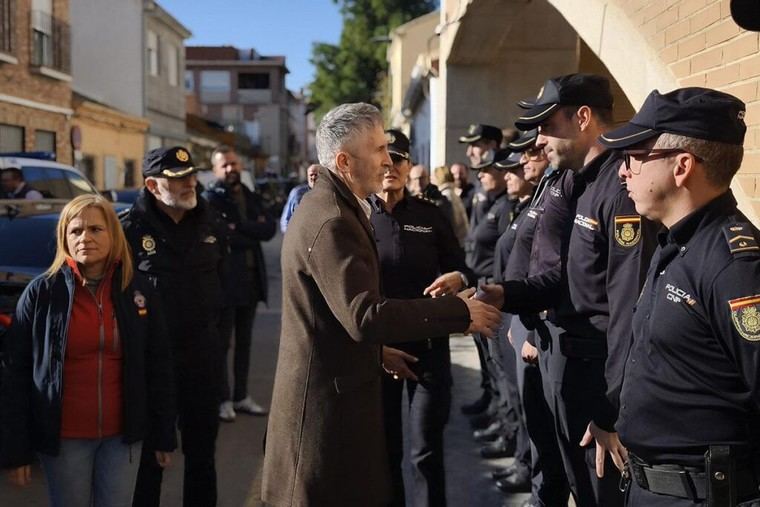 Grande-Marlaska resalta la unión entre seguridad y ciudadanía tras la DANA en Valencia