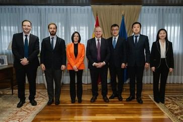 Hereu supervisa avances de la planta de vehículos en Zona Franca con Chery y Ebro