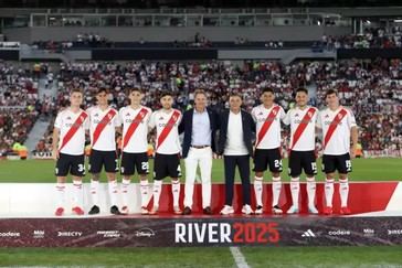 River presenta a sus nuevos refuerzos con gran ovación y un mensaje de los hinchas