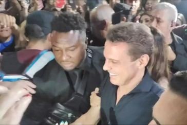 Luis Miguel desata la locura en Puerto Madero durante cena con su novia