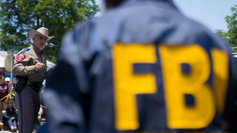 Un miembro del FBI está en problemas por lamentar que no asesinaran a Trump