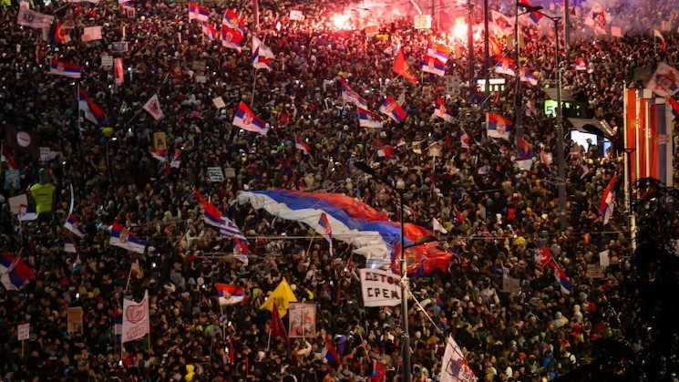 Masivas protestas en Serbia contra el WEF marcan un hito histórico