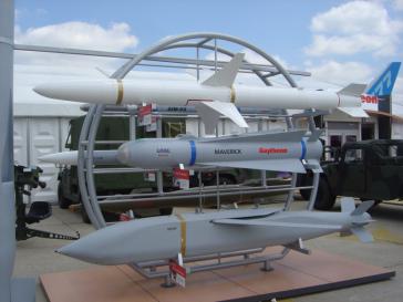 EE.UU. otorga 1.200 millones de dólares a Raytheon para producción de misiles AMRAAM