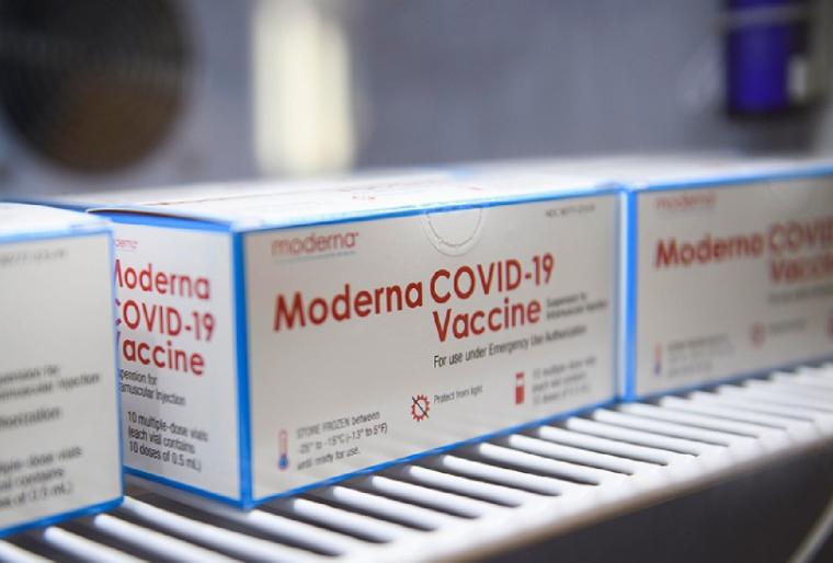 Moderna pagó una operación encubierta para acallar a los críticos de las vacunas