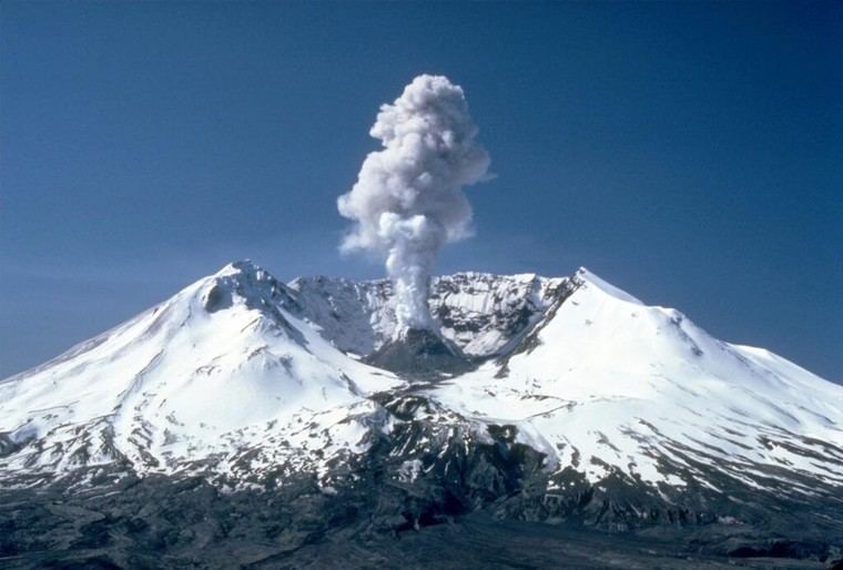 Alerta por posible erupción del volcán Mount Spurr en Alaska