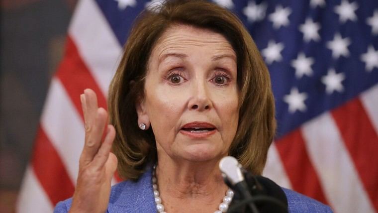 Nancy Pelosi se fractura la cadera tras caer en Luxemburgo