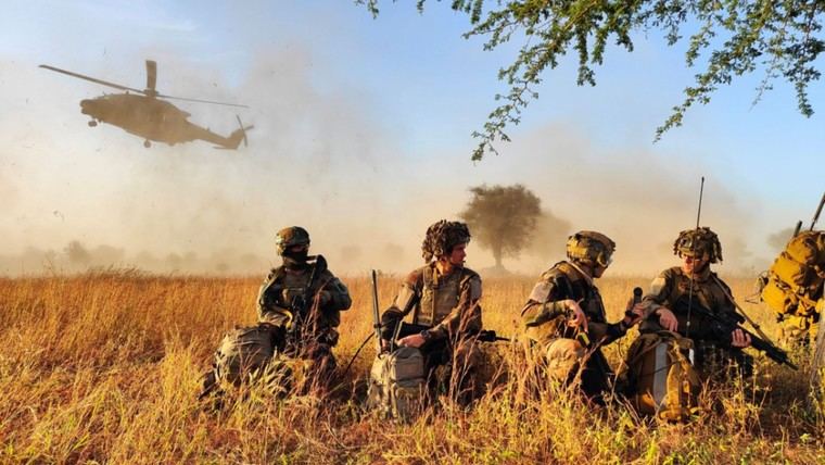 Francia inicia la retirada de tropas de Senegal