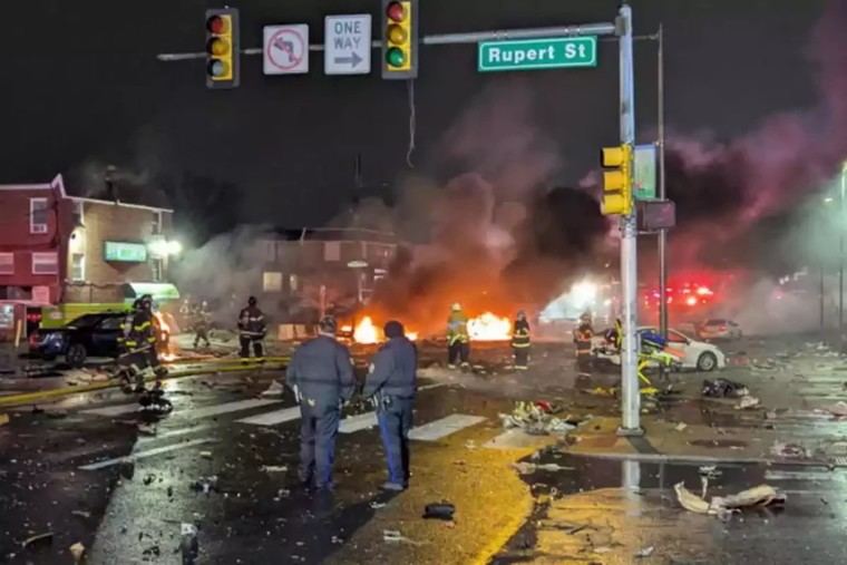 Avión de ambulancia se estrella en Philadelphia causando tragedia