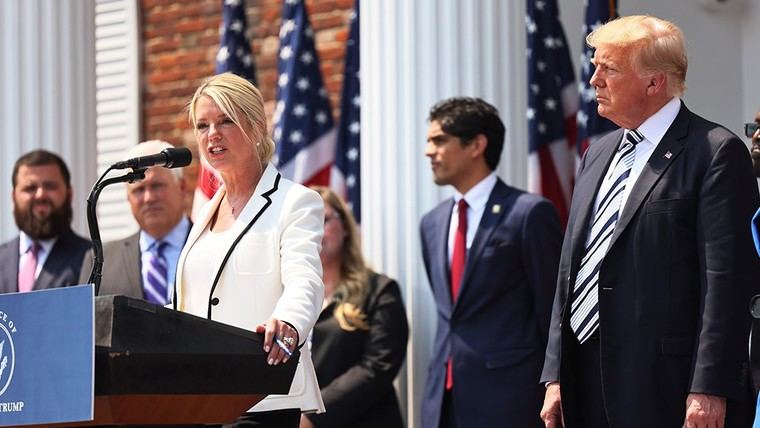 Pam Bondi demanda a Nueva York por incumplir leyes federales de inmigración