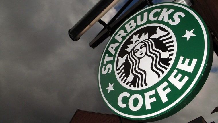 Starbucks exige compras para usar sus baños a partir de enero