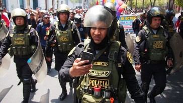 Perú elimina prisión preventiva para policías que actúan reglamentariamente con armas