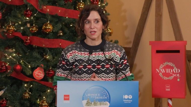 Díaz Ayuso presenta el espectáculo navideño en la Real Casa de Correos y la nueva estación de Metro