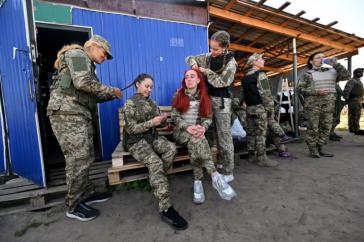 El ejército ucraniano ya incorpora reclusas a cambio de libertad condicional