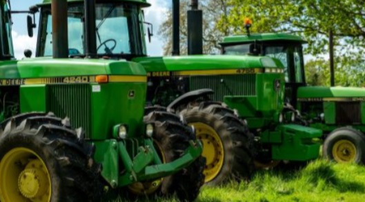 John Deere se vuelve woke y traiciona a la base rural