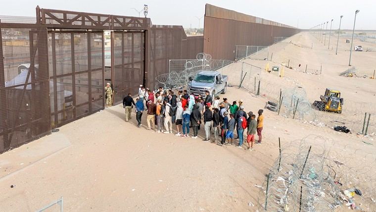 Trump planea deportaciones masivas y recortes a ciudades santuario desde el primer día de su mandato