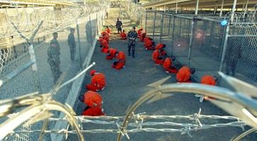 Trump planea enviar a traficantes de niños a Guantánamo Bay