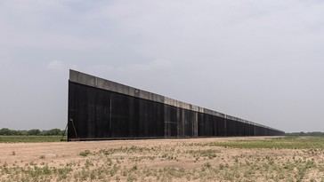 Trump intervenes to stop Biden's border wall material sales